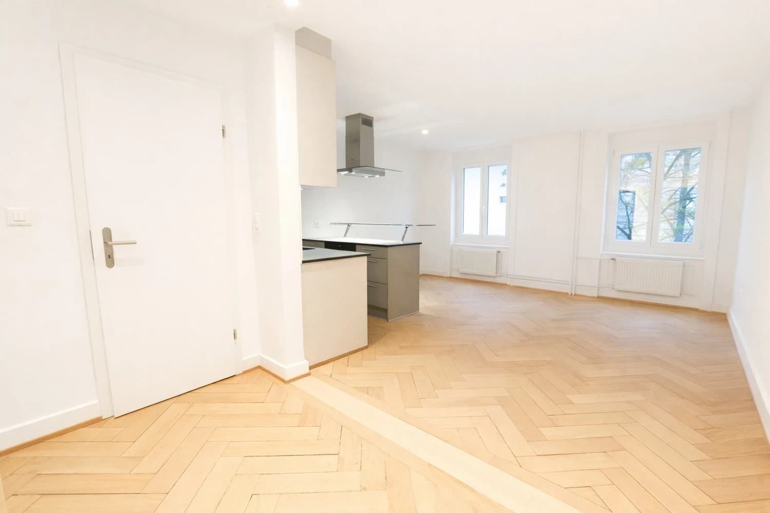 Stilvolle 2-Zimmer-Wohnung mit Balkon  Altbaucharme an Toplage beim Manesseplatz