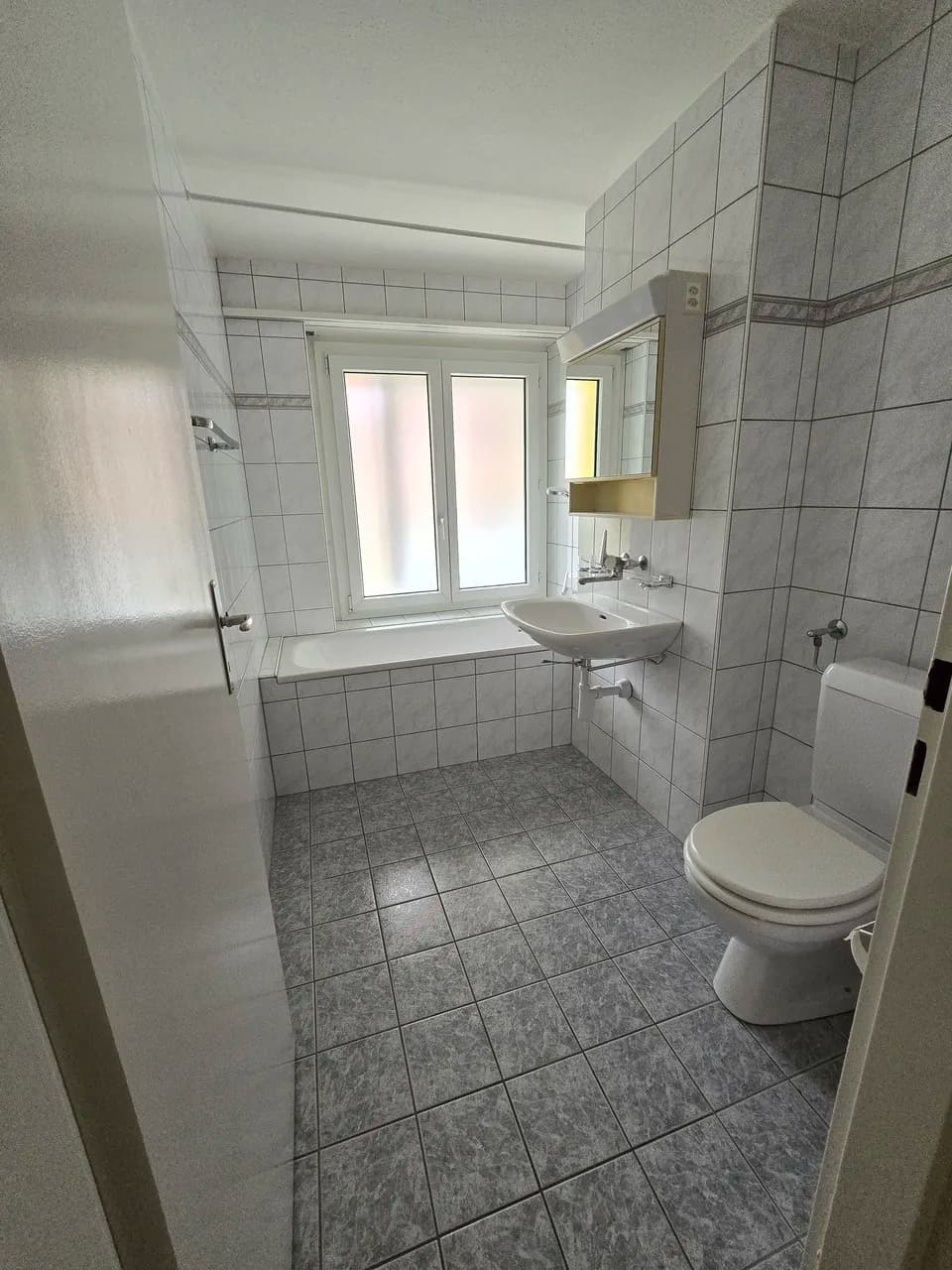 hell - praktisch - zentral