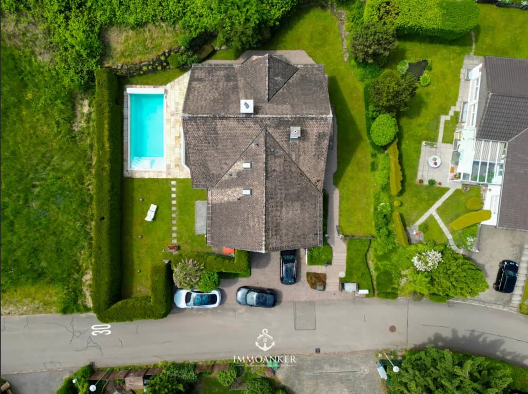 Private Poolvilla mit Einliegerwohnung - Ihr Rückzugsort in Fällanden