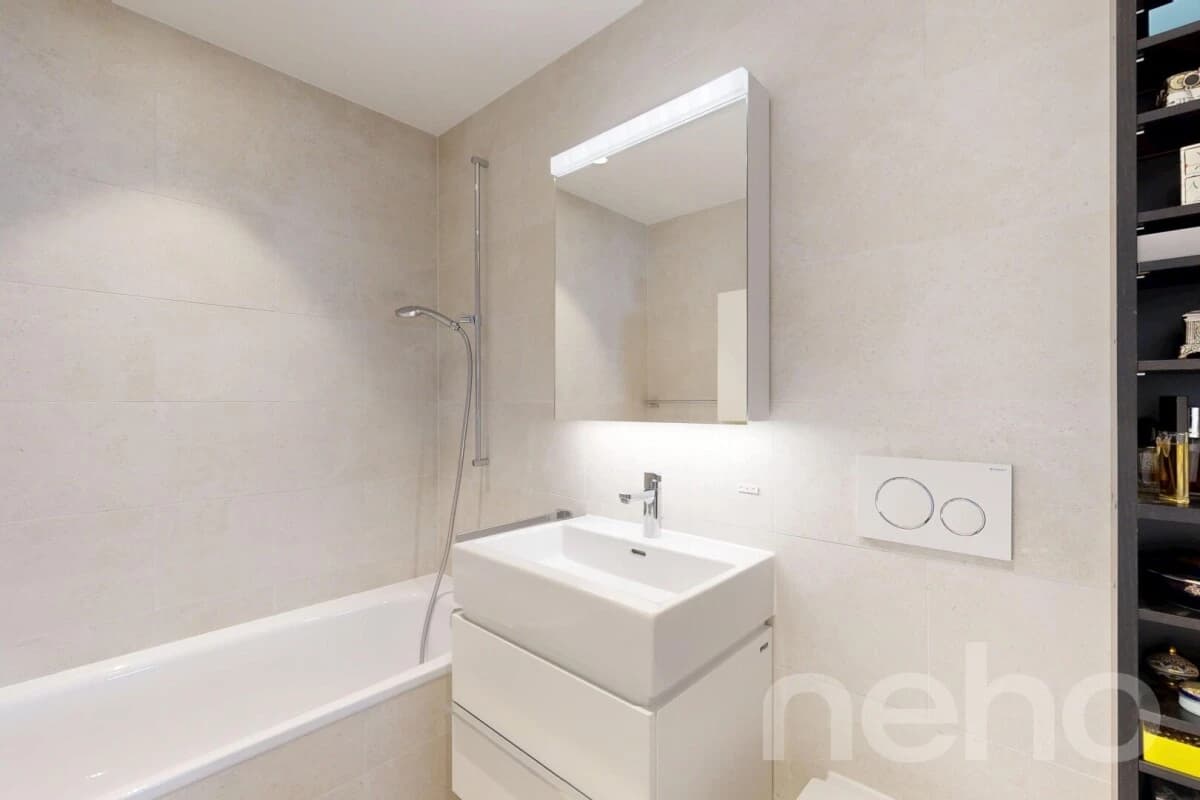 Moderne 4.5-Zimmerwohnung mit Loggia, Weitblick und Tiefgaragenplätzen