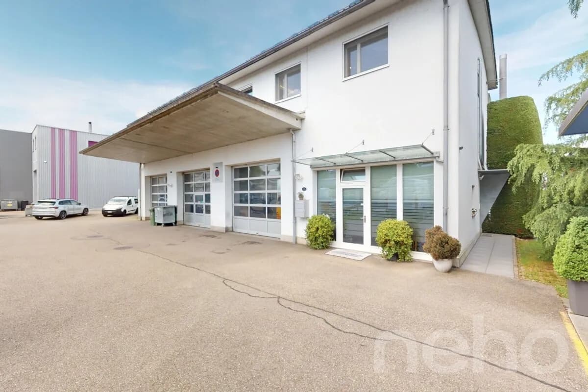 Attraktives Wohn- und Geschäftshaus mit stilvoller Wohnung