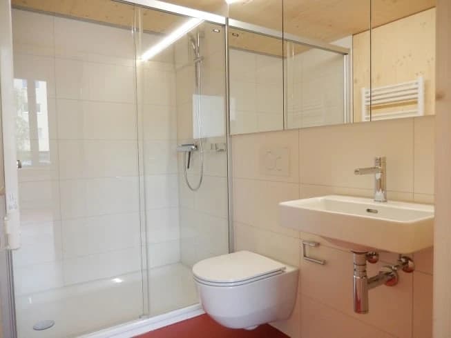 Doppelstöckiges möbliertes Zimmer mit Gemeinschaftsraum!