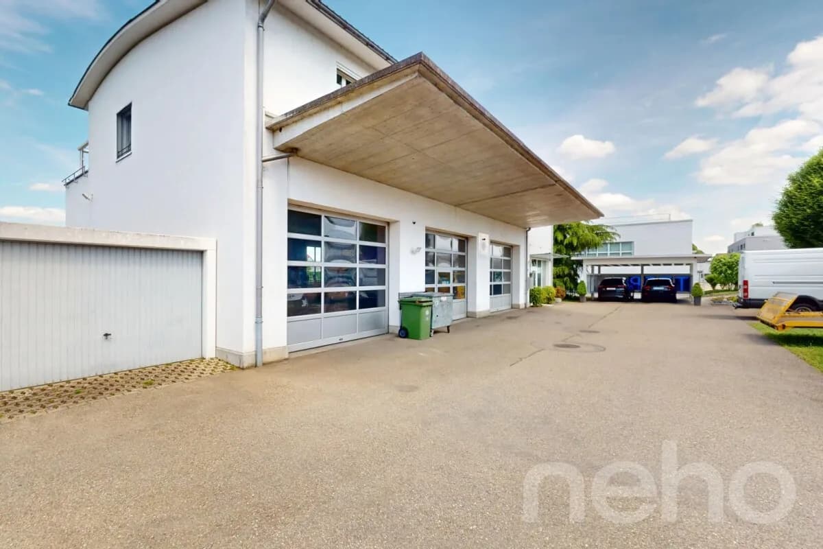 Attraktives Wohn- und Geschäftshaus mit stilvoller Wohnung