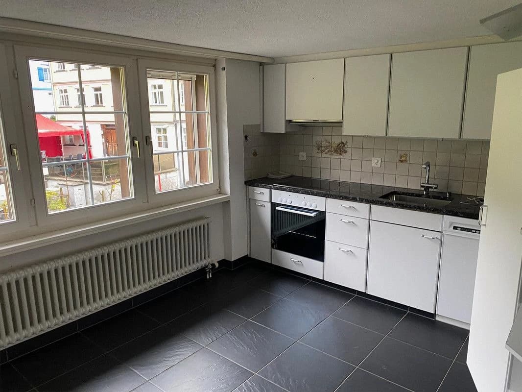 Neu renovierte 5.5-Zimmer-Eigentumswohnung mit Lift, Brunnadern