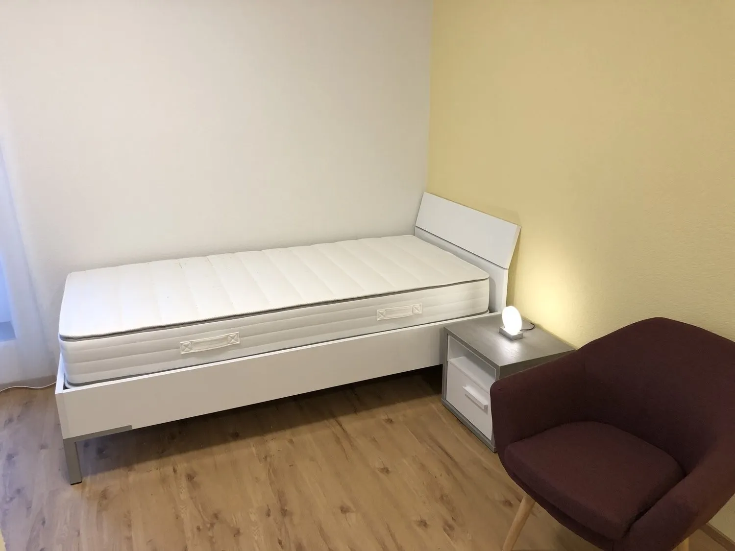Helle, gepflegte Zimmer in ruhiger Liegenschaft