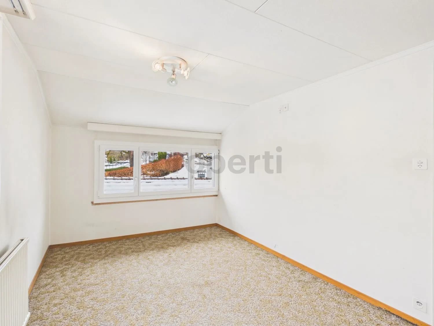 Grosszuegiges 7.5-Zimmer-Einfamilienhaus mit Balkon, Grub
