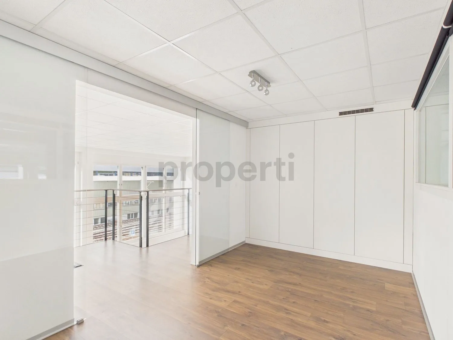 Helle Loft-Wohnung mit Balkon und Galerie