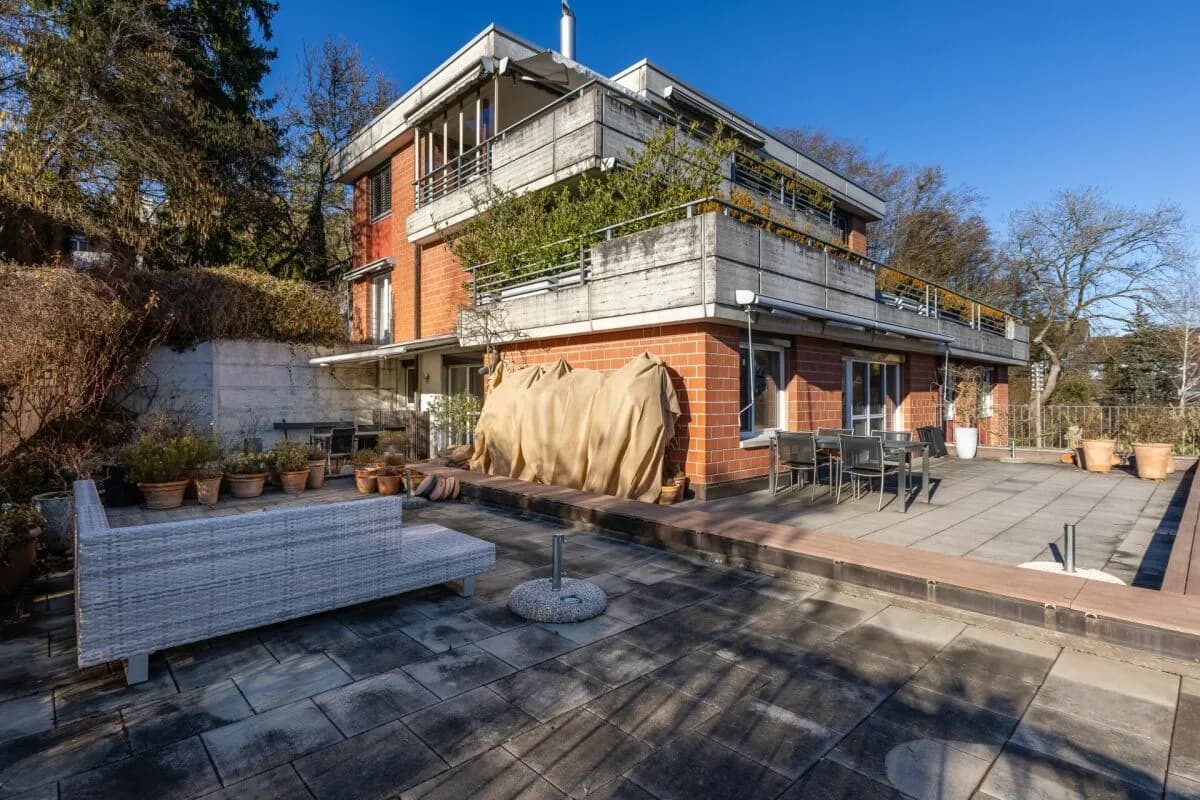 Grosse Sonnenterrasse plus Cheminée im exklusives Terrassenhaus beim Lindli