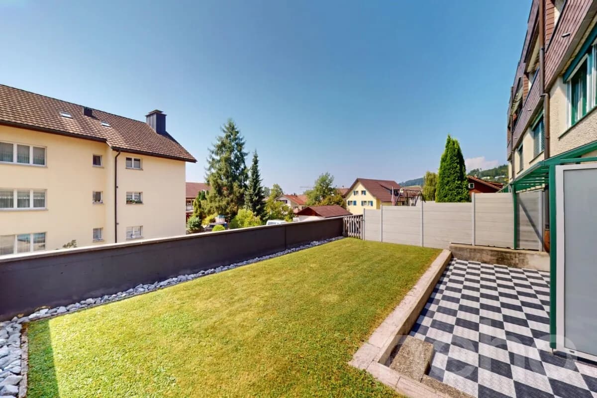 Moderne und renovierte Maisonette-Wohnung mit Gartensitzplatz