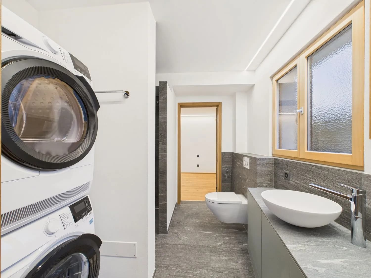 Neu renovierte 2.5-Zimmer-Wohnung mit Abstellraum und Keller, Degen