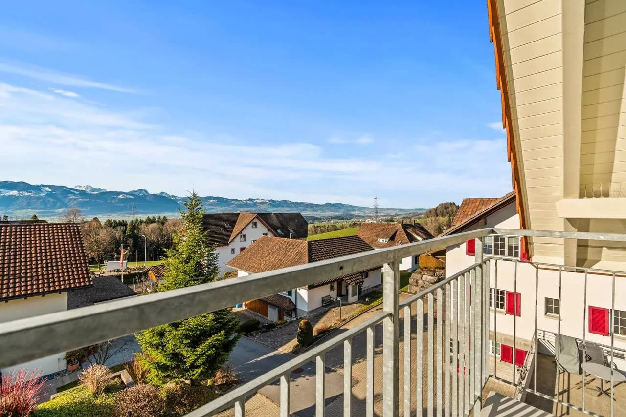 Sonniges Wohnen über der Nebelgrenze mit Pool und Weitsicht