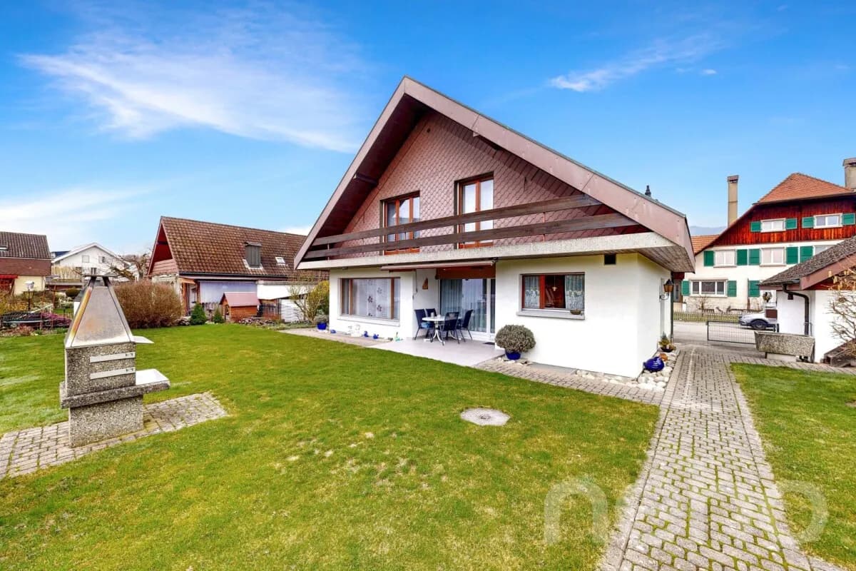 Ruhig gelegenes Einfamilienhaus mit grossem Grundstück und Potenzial