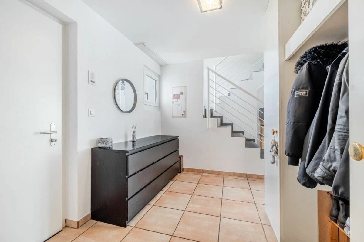 Ruhig, Sonnig und mit viel Platz: 6.5-Zimmer-Dachmaisonettewohnung mit hellen Räumen im schönen Speicher