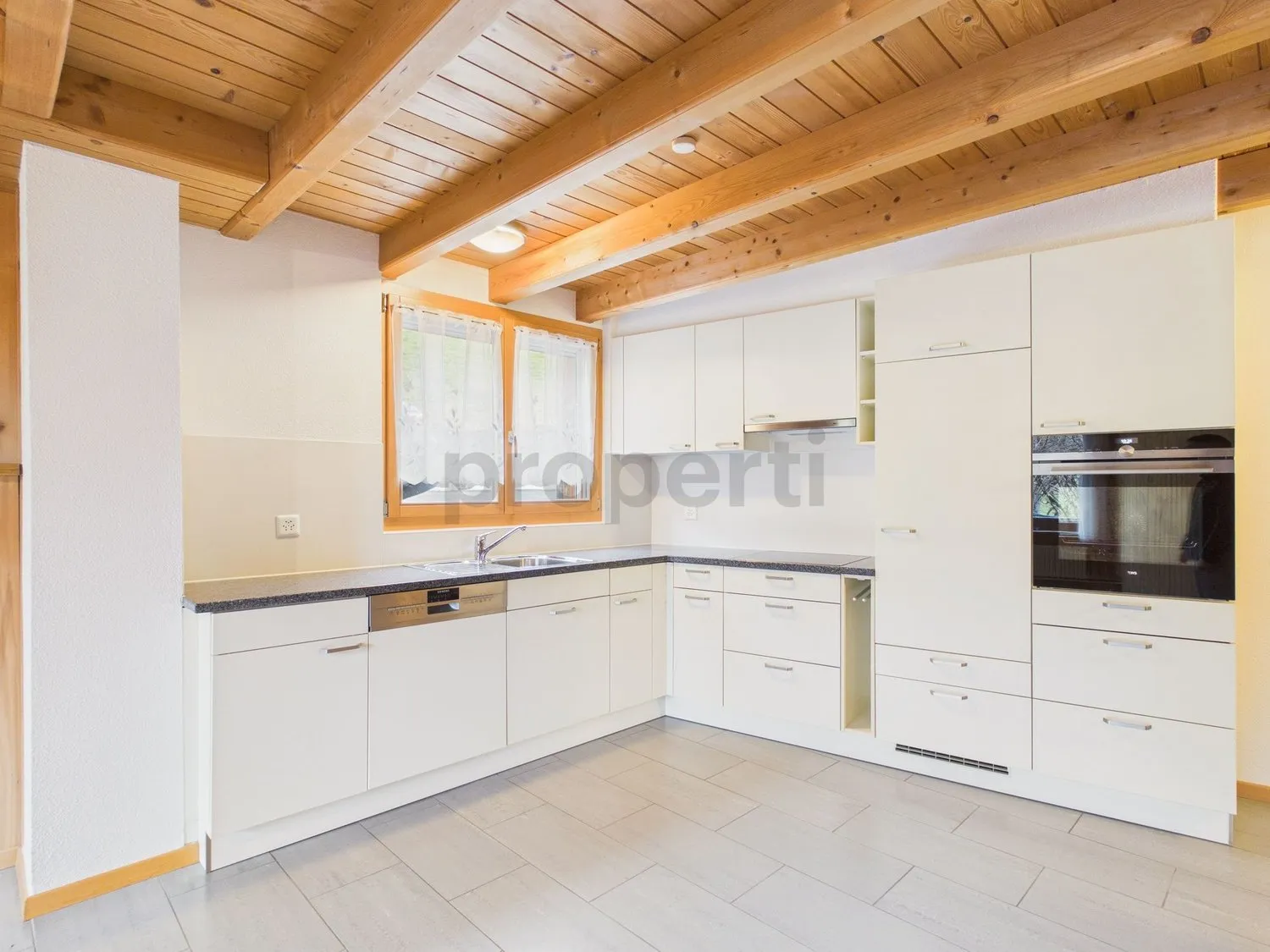 4.5-Zimmer-Dachwohnung in ruhiger, sonniger Lage