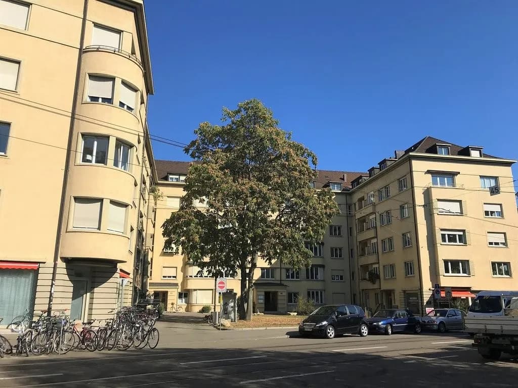 Träumen Sie von einer Altbauwohnung direkt am Rhein?