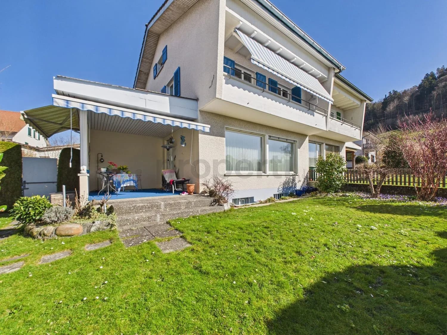 Elegantes 5.5-Zimmer-Einfamilienhaus mit Balkon, Bolligen