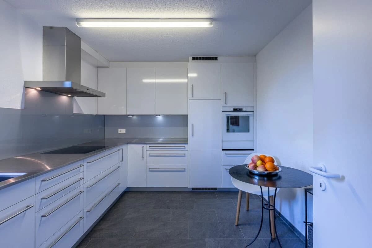 Grosse Sonnenterrasse plus Cheminée im exklusives Terrassenhaus beim Lindli