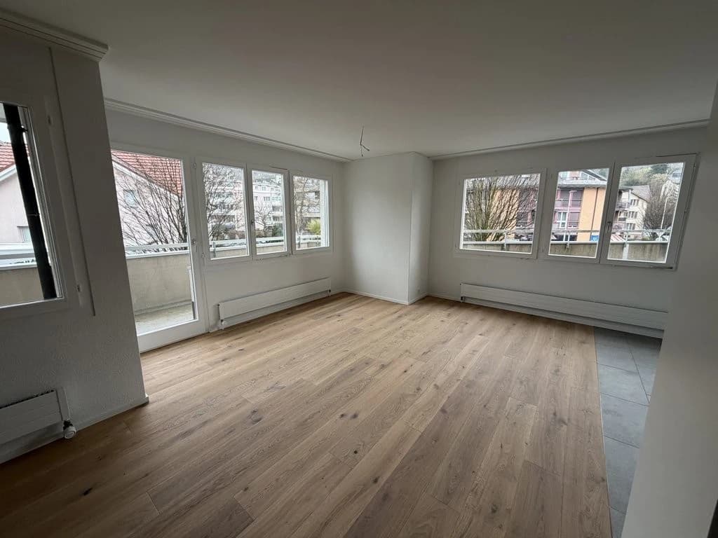 Frisch renoviert und stilvoll umgestaltet - wohnen wie im Neubau!