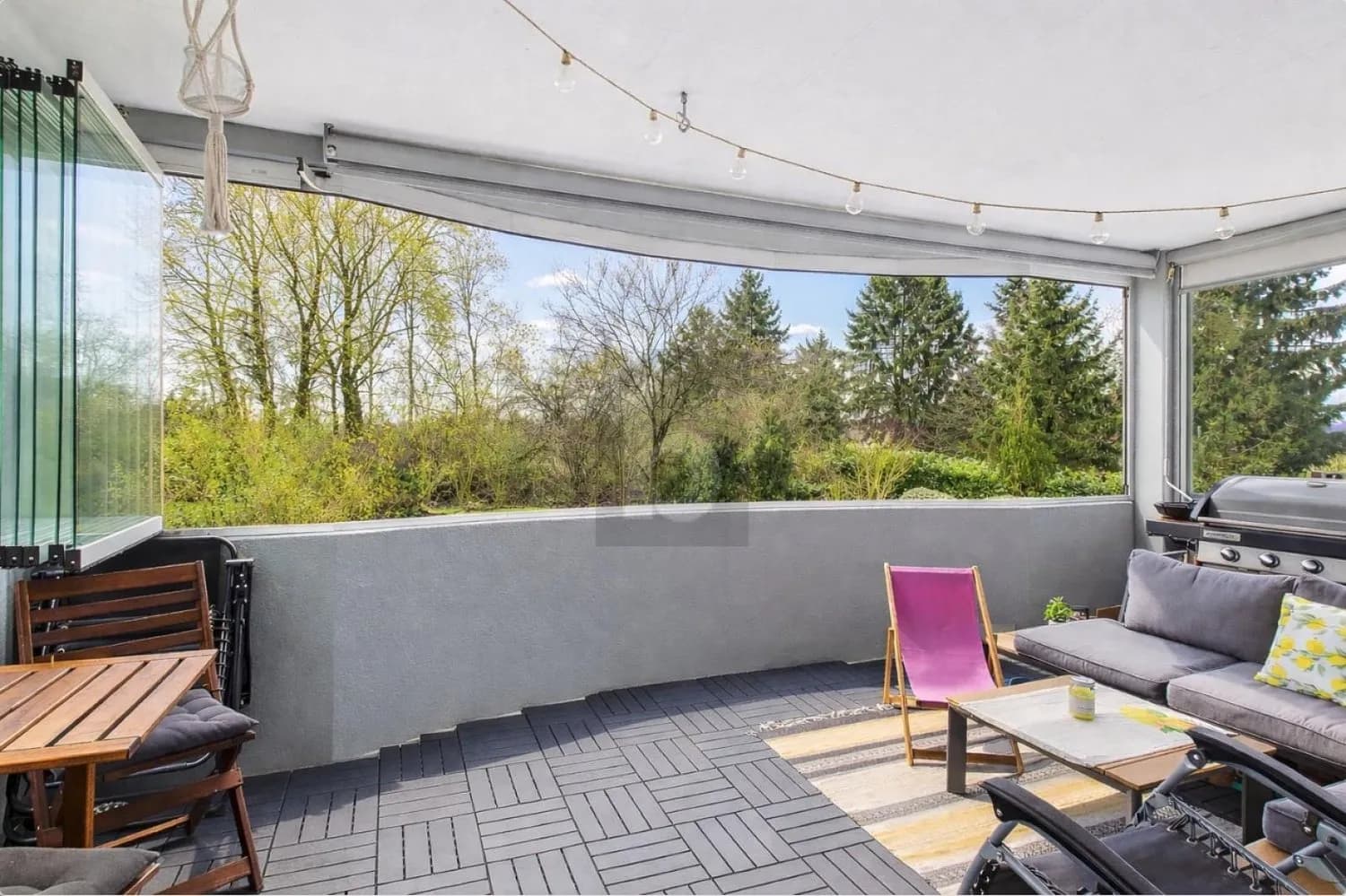 SONNIG, FAMILIENFREUNDLICH MIT BLICK INS GRÜNE