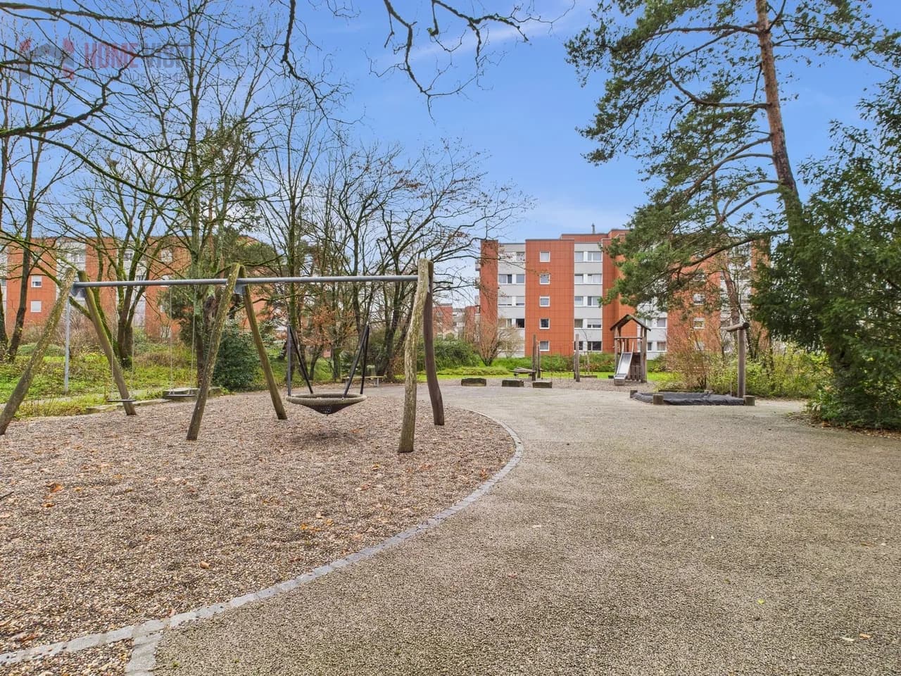 Helle 3.5-Zi.-Wohnung mit Lift und Garage - ideal für jedes Alter