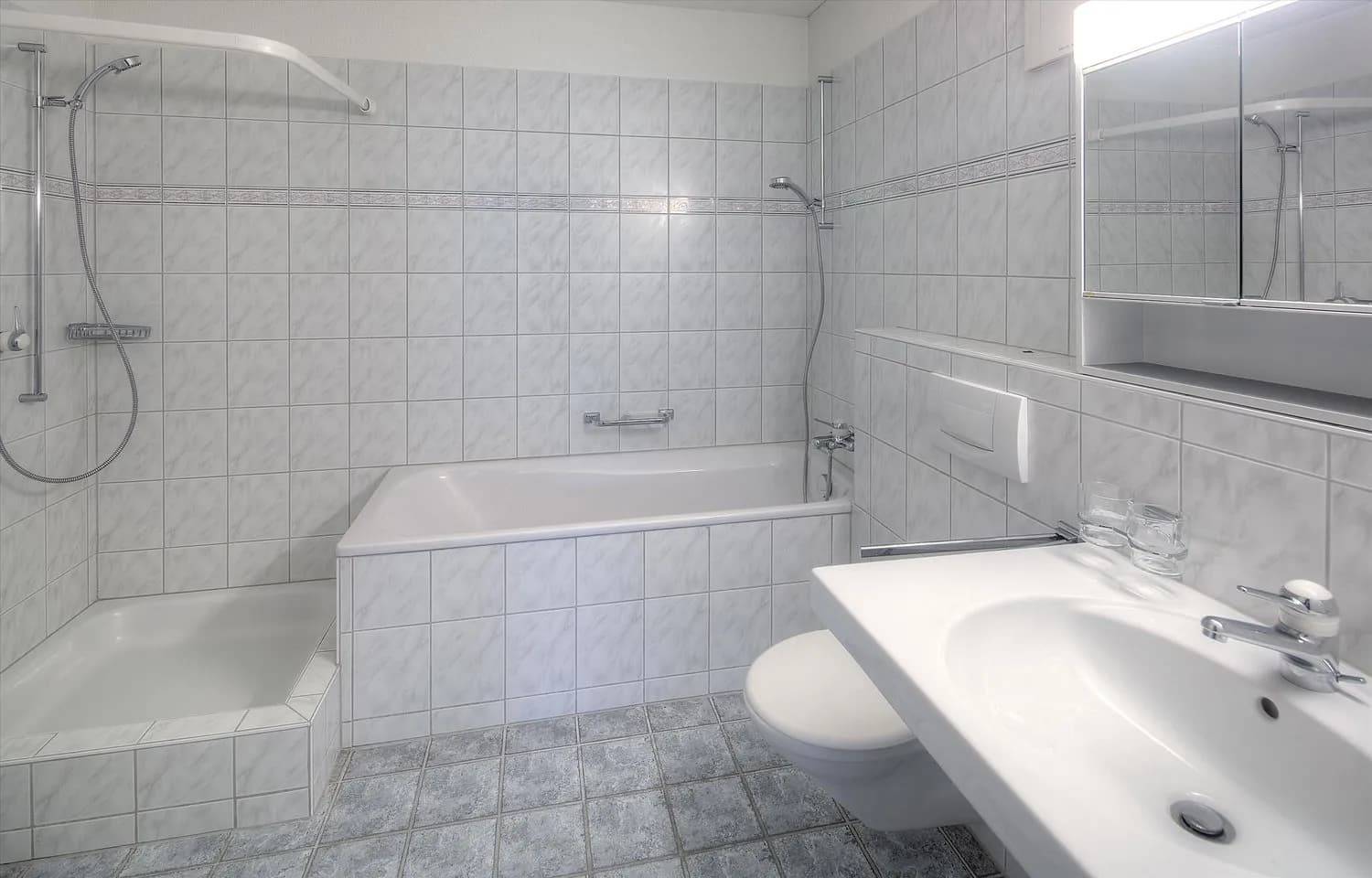 Dachwohnung mit viel Charme!