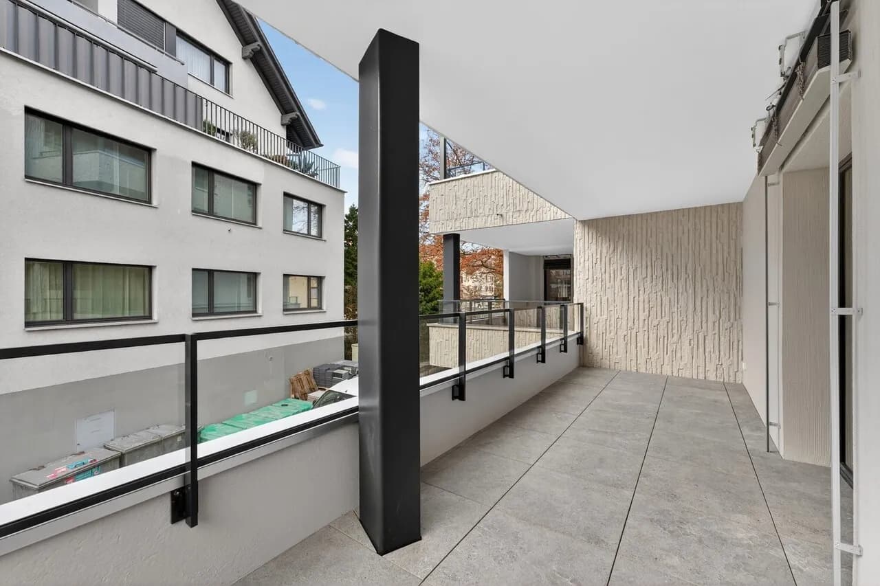 Erstvermietung: 2.5-Zimmer-Wohnung mit 2 Balkonen & Seeblick