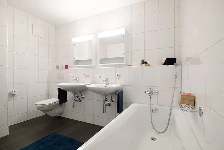 Grosszügige, moderne Wohnung mit Loggia