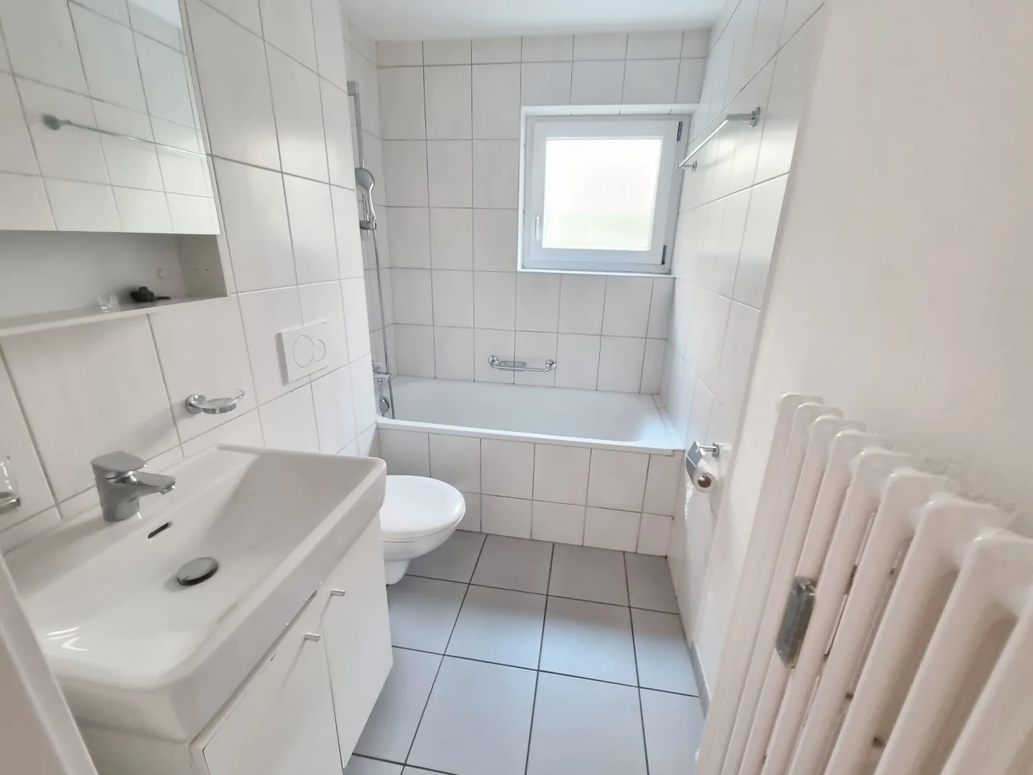 Frisch gestrichene Wohnung mit Balkon und Geschirrspüler  sofort verfügbar!