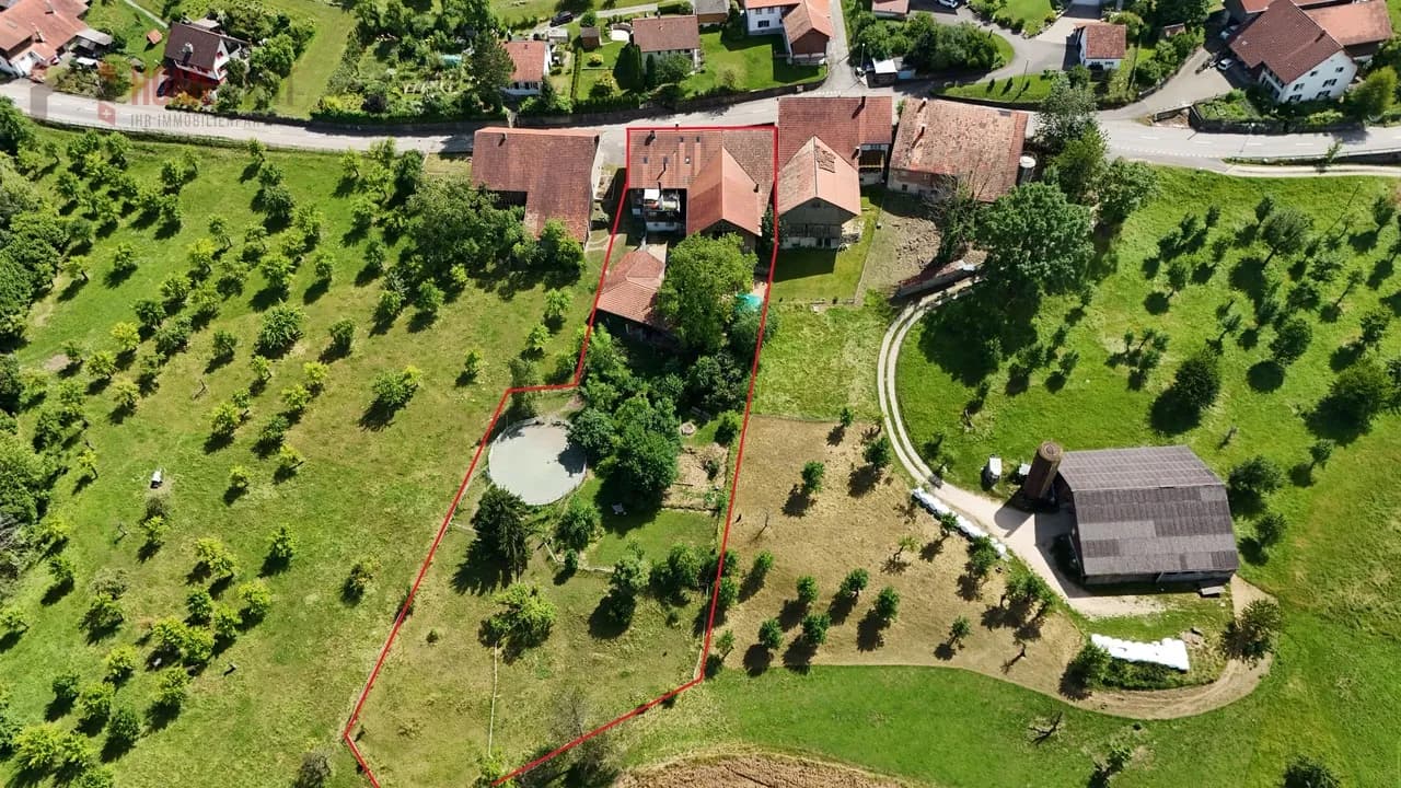 5.5-Zi.-Wohnung mit Pferdehaltungsmöglichkeit in Zweifamilienhaus