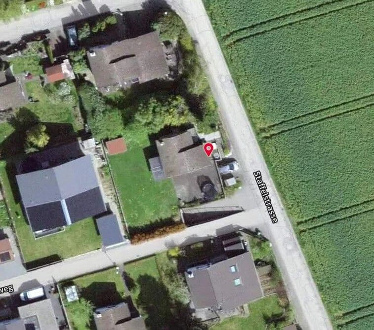 *5,5-Zimmer-Wohnhaus mit Einstellhalle*