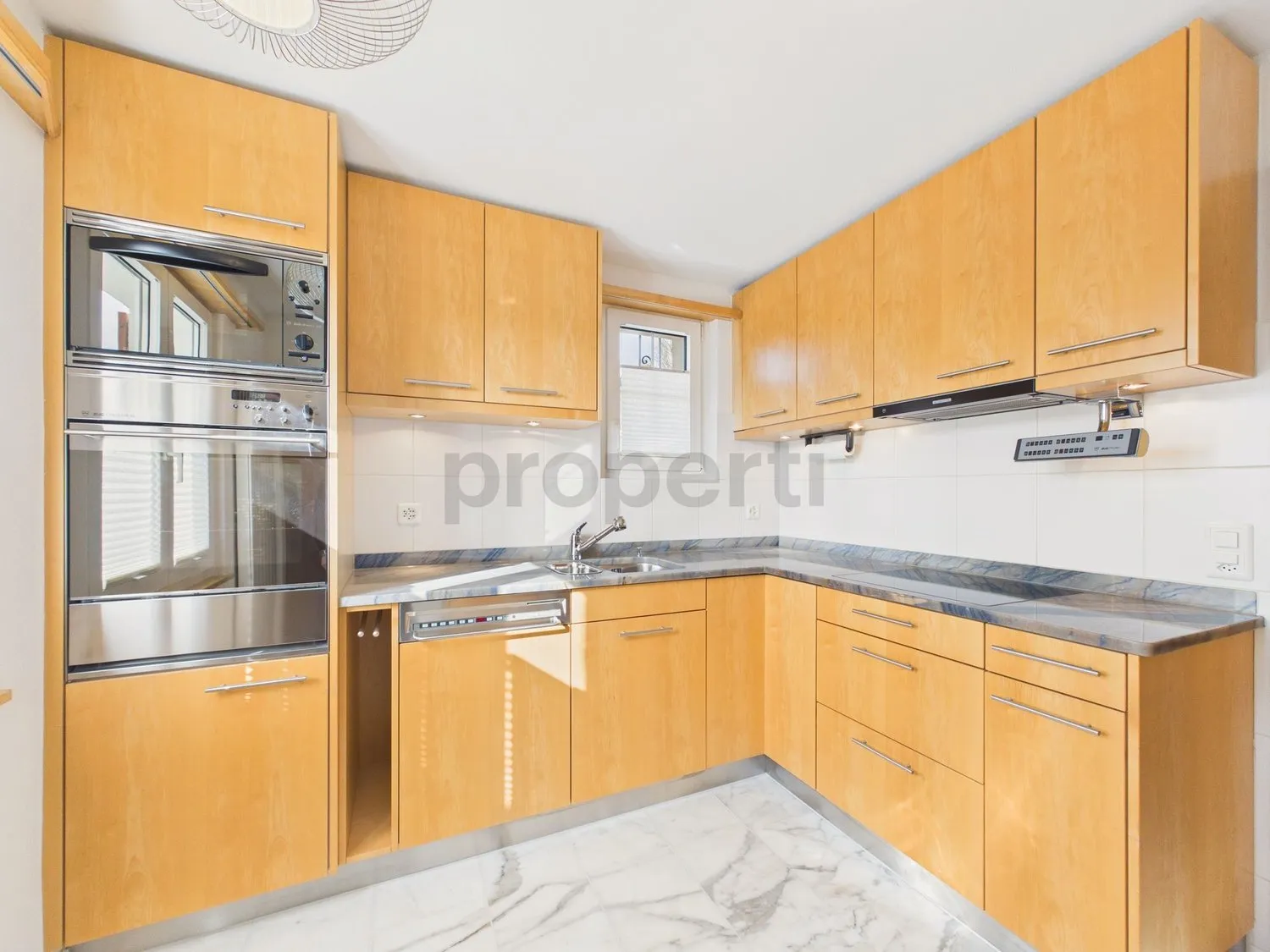 Modernes 6-Zimmer-Reihenhaus mit Balkon, Rheinau