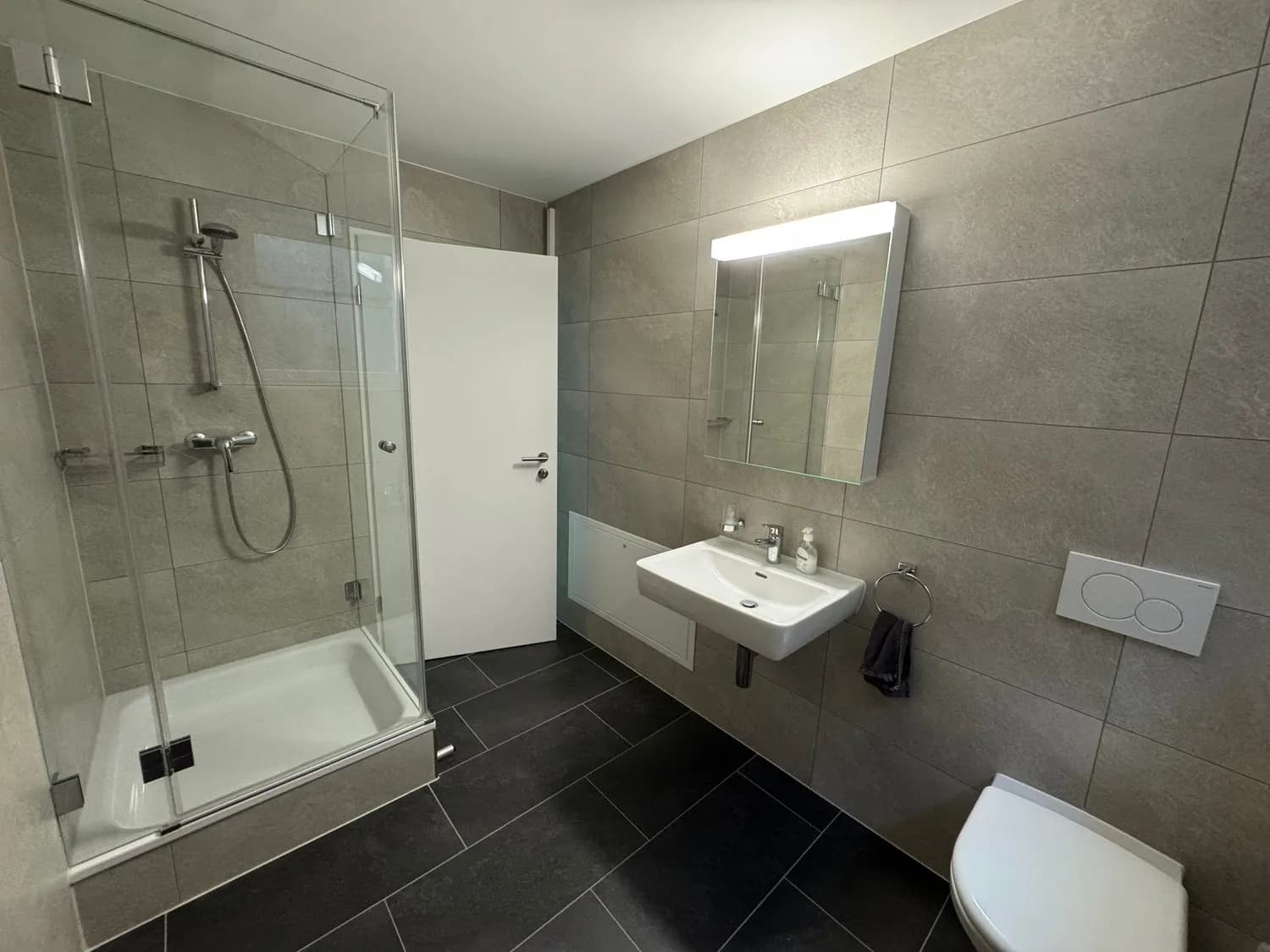 Grosse 2.5-Zimmer-Souterrainwohnung mit viel Potenzial in Menziken