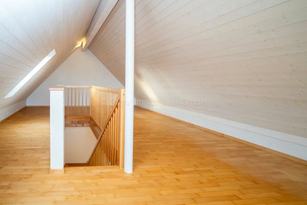Unter dem Dach - Charmante 3.5-Zimmer-Dachwohnung mit Galerie