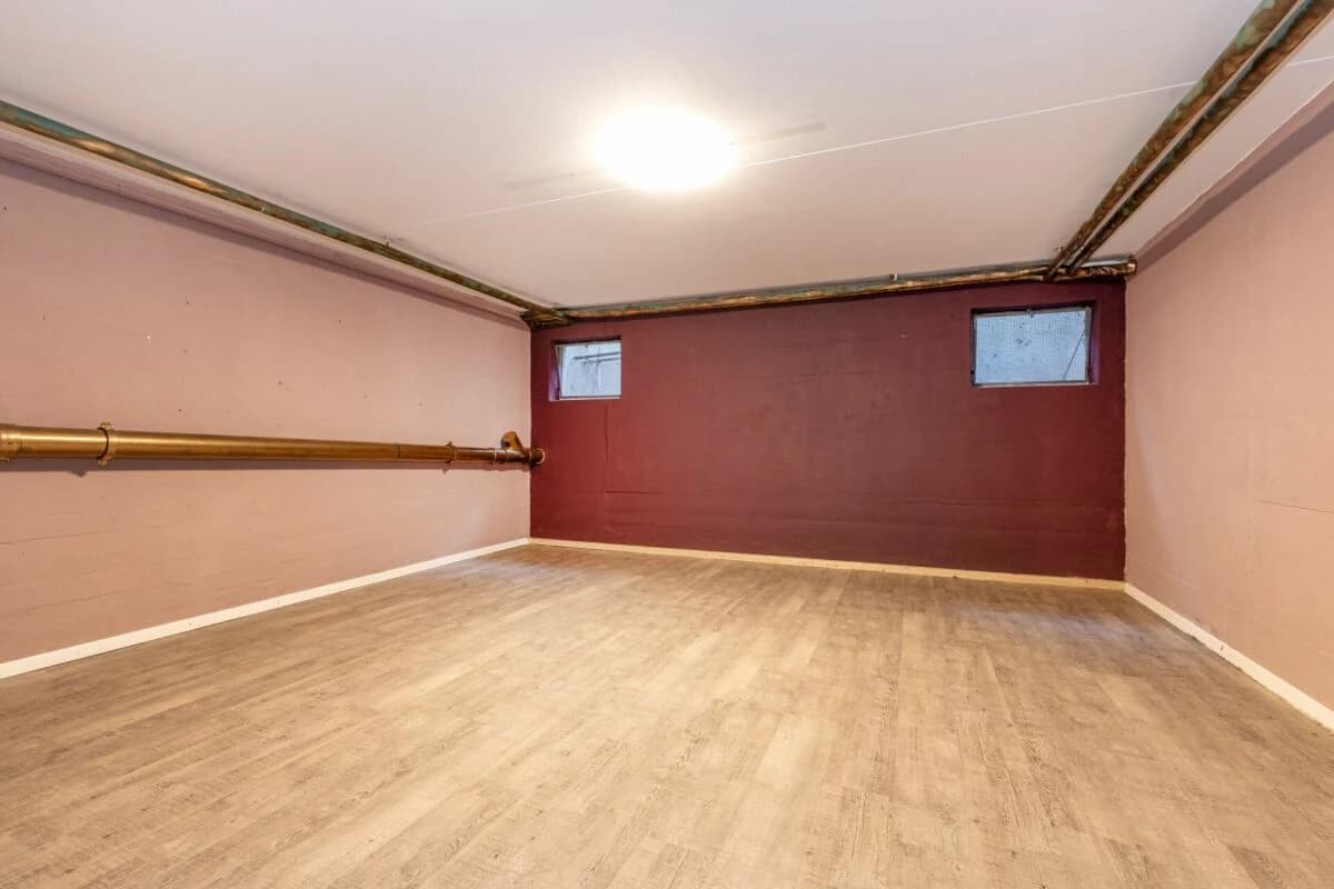 Renoviertes 5-Zimmer Mittelhaus mit Aussenparkplatz im beliebten Nägelseequartier