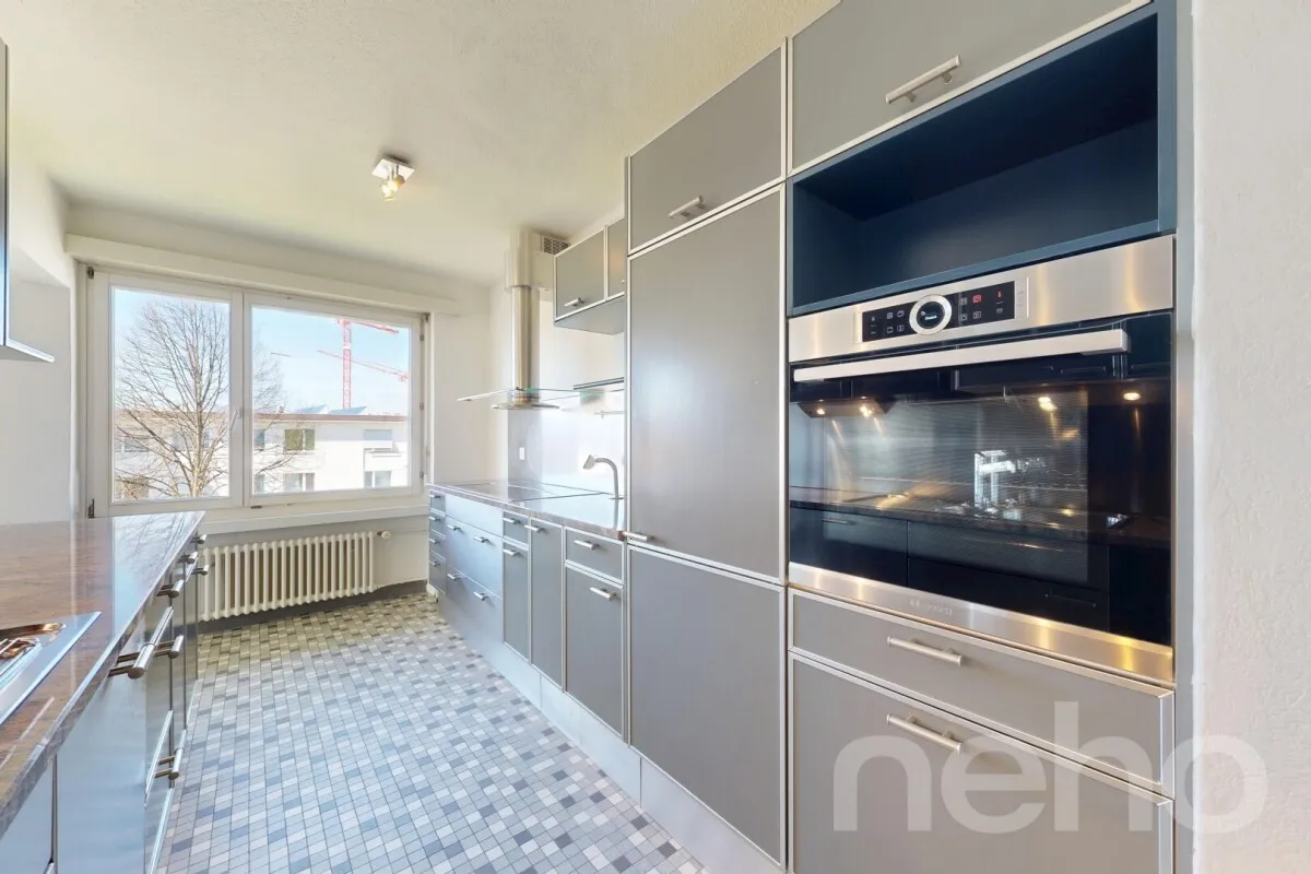 Lichtdurchflutete 4-Zimmer-Wohnung mit See- und Alpenblick in Meilen