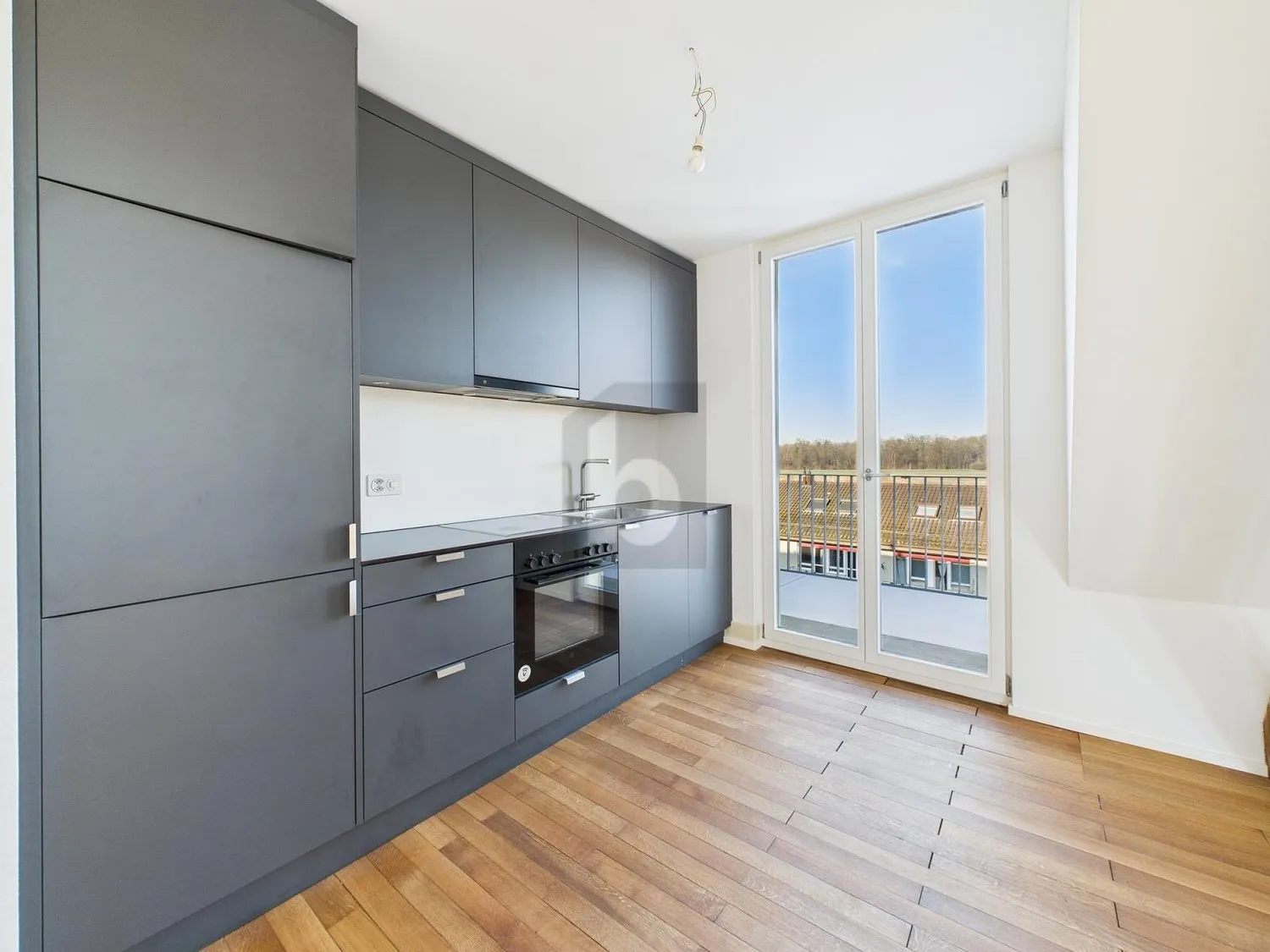 LICHTDURCHFLUTET MIT FREIEM BLICK