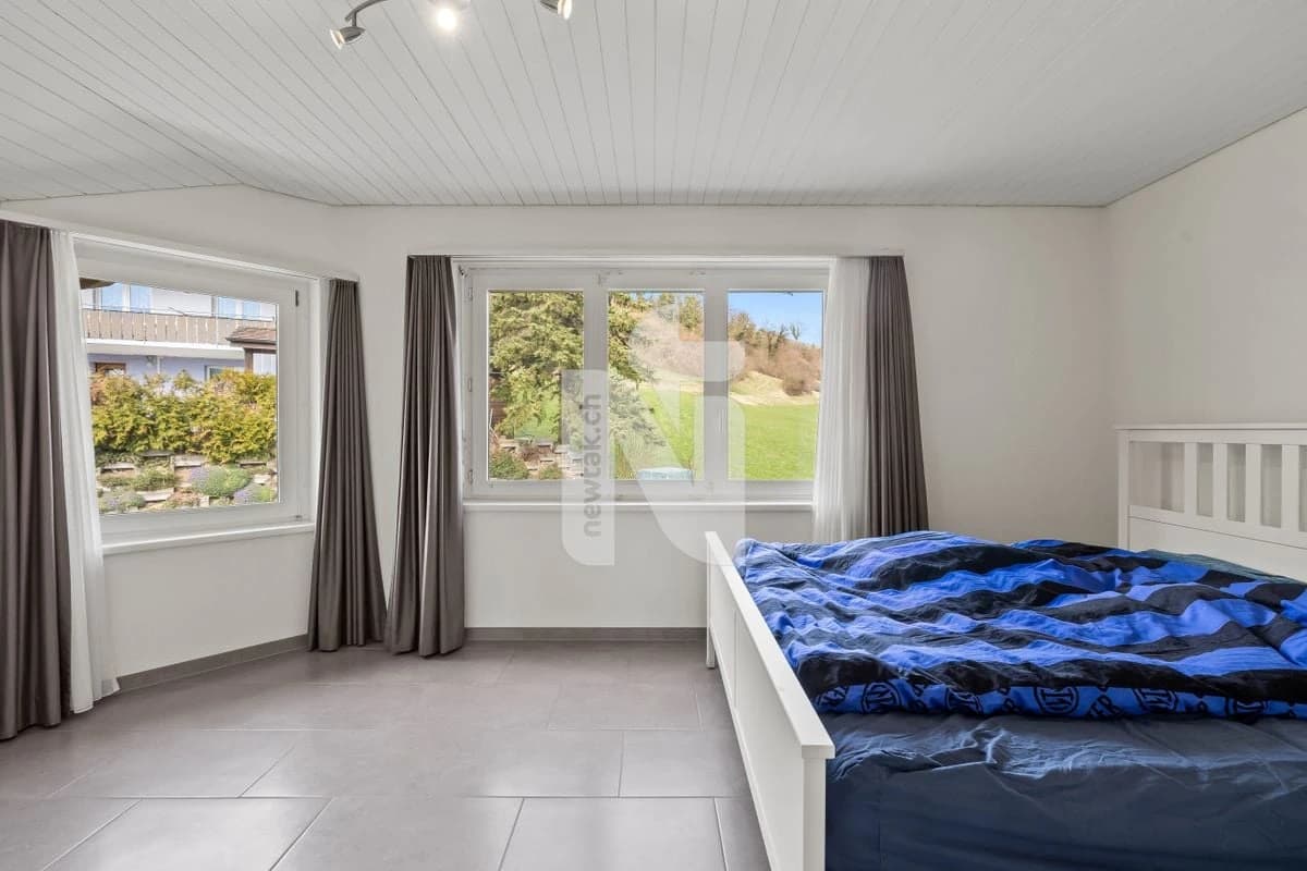 Ruhig, modern, familienfreundlich mit unverbaubarer Weitsicht ins Grüne, Garten und Tiefgaragenplätze