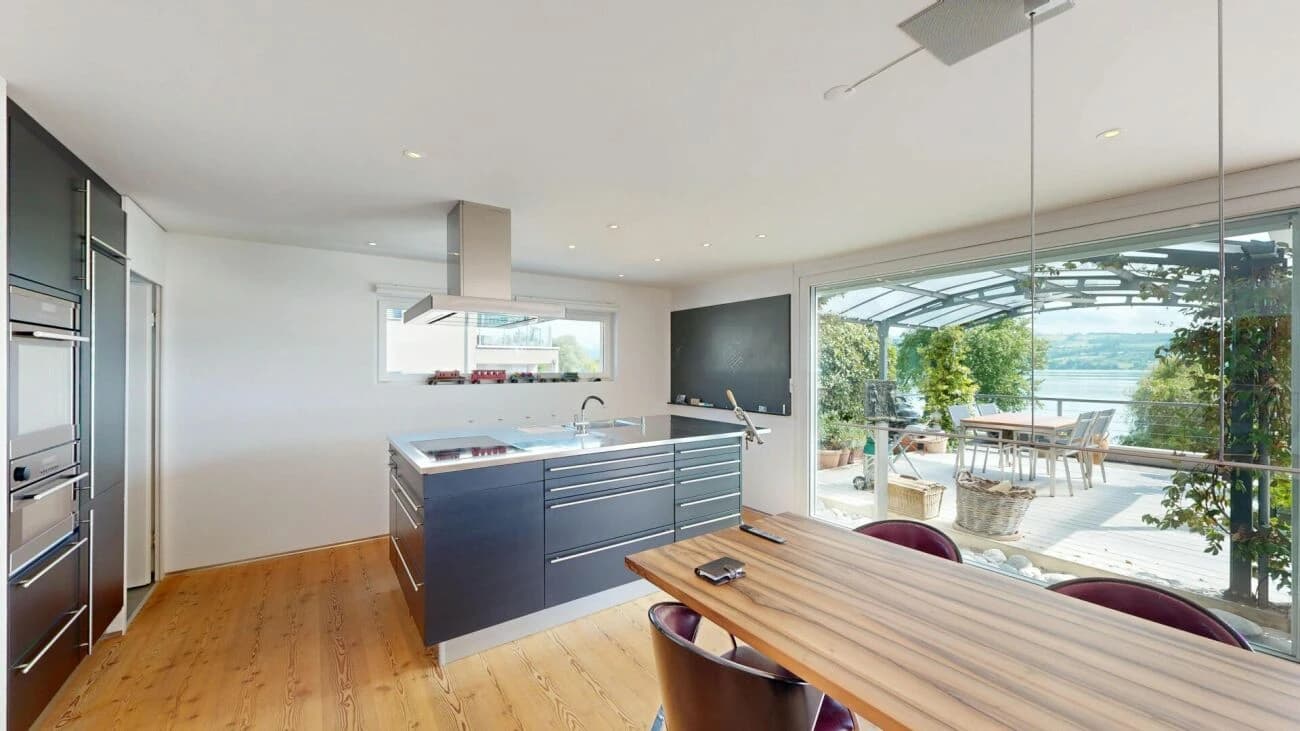 Wohn- und Geschäftshaus: Charmantes Zuhause mit Panoramablick über den Sempachersee