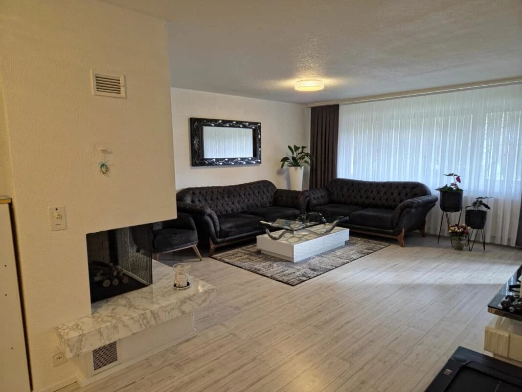 Zu verkaufen im Zihlackerring 13 in Turbenthal grosse 4.5 Zi.-Wohnung. Nur 2 Gehminuten bis ÖV.