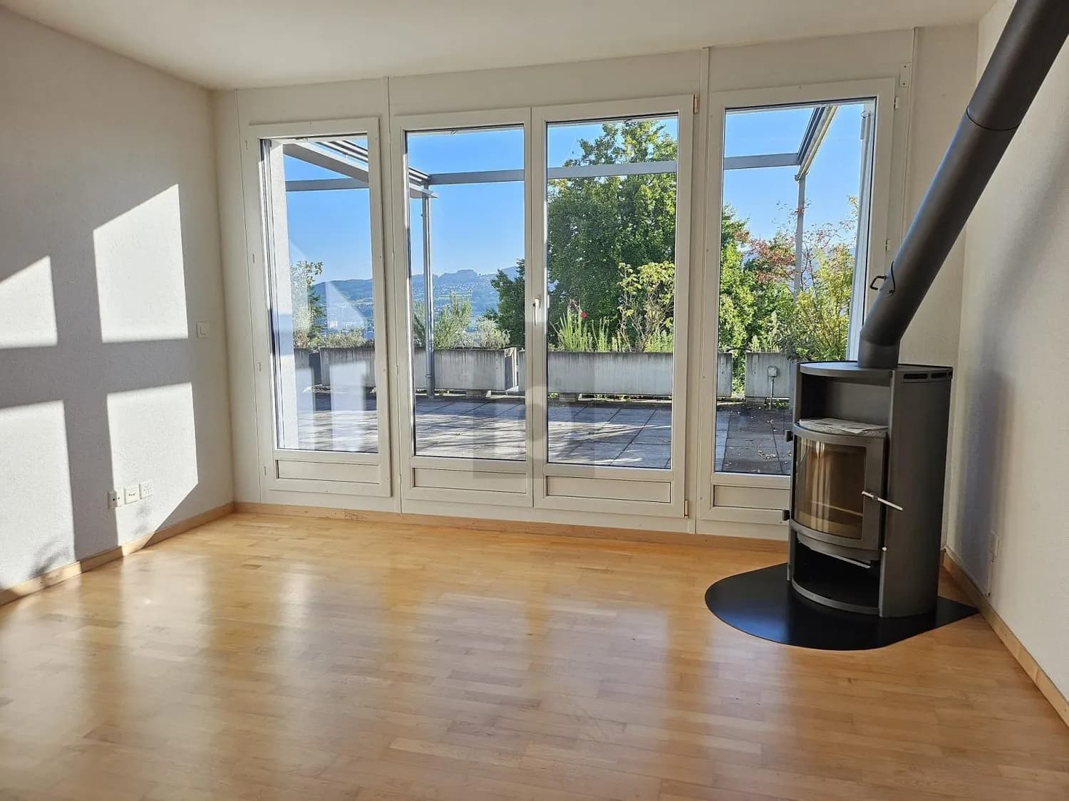 TRAUMHAFTE SICHT ÜBER DAS LIMMATTAL