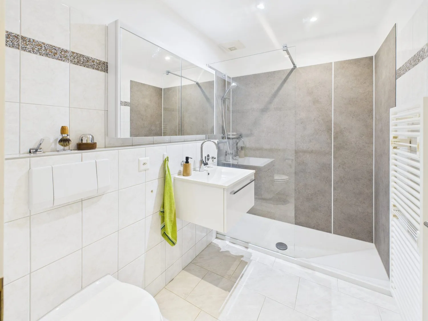 Helle 3.5-Zimmer Parterrewohnung mit grossem Garten und exzellenten Verkehrsanbindungen in die Stadt