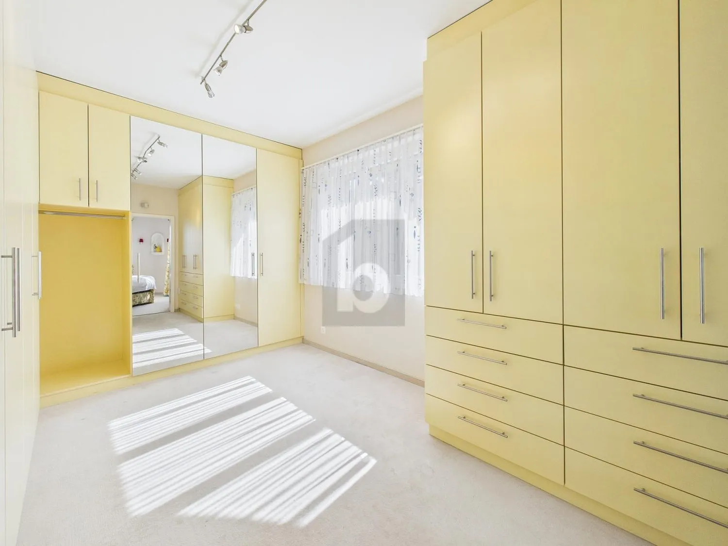 GROSSZÜGIG, (TEIL-)MÖBLIERT & AN BESTER LAGE