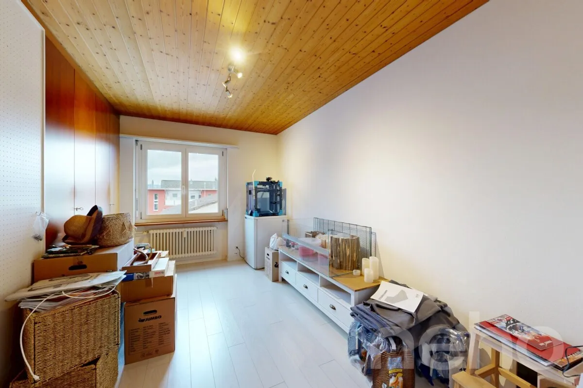 Grosszügige 5.5-Zimmer-Dachwohnung mit Weitsicht an ruhiger Lage