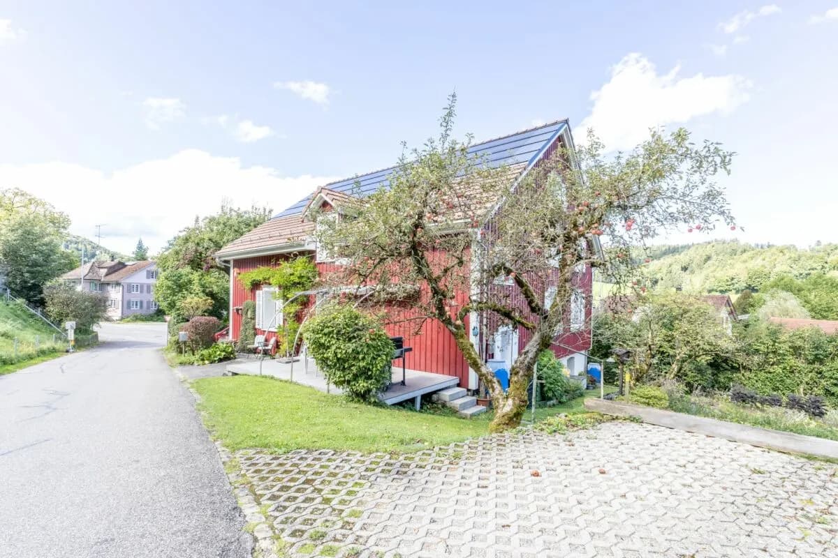 Historisches Juwel: 7-Zimmer-Einfamilienhaus mit vielseitigem Raumangebot