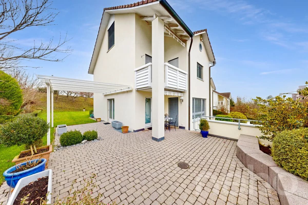 Grosszügiges Haus mit Garten, Doppelgarage und Tempo-30-Lage