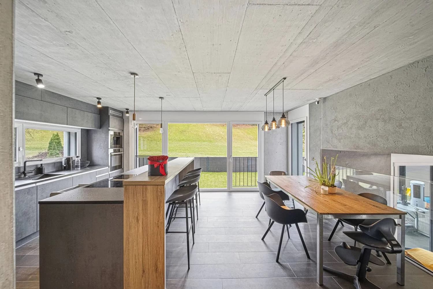 ECKIG, KANTIG & KLAR - MODERNES ARCHITEKTENHAUS