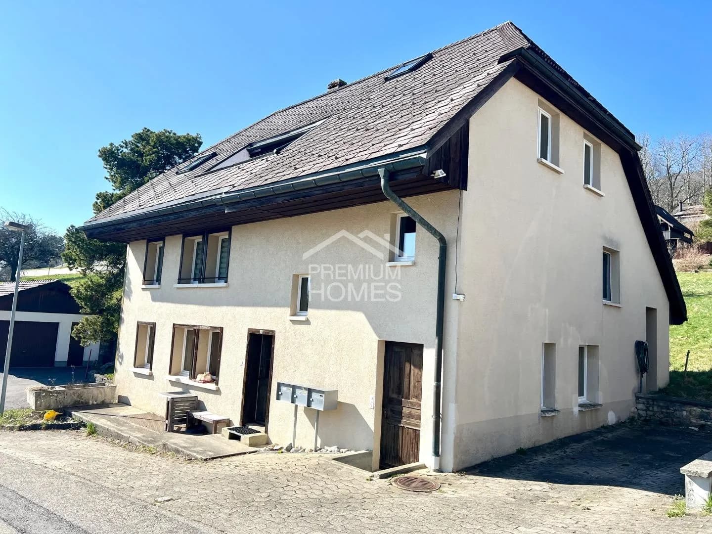 Rarität mit Weitsicht: MFH mit Baulandreserve und Bergblick