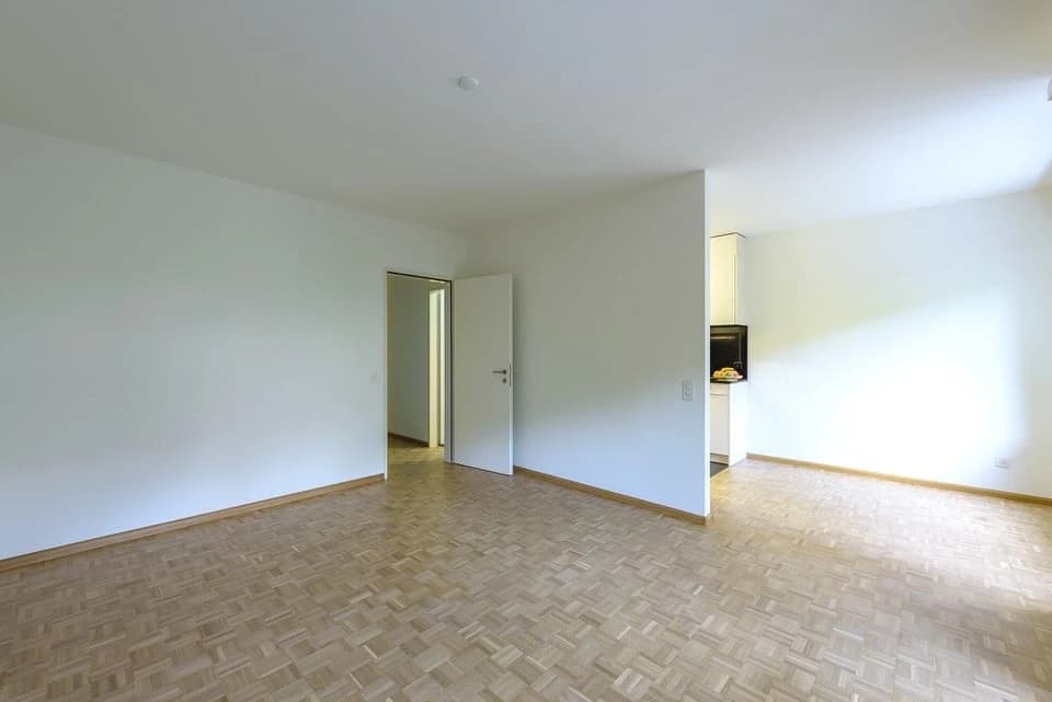 Wohnen mit Gartenschwimmbad in ruhigem Quartier!