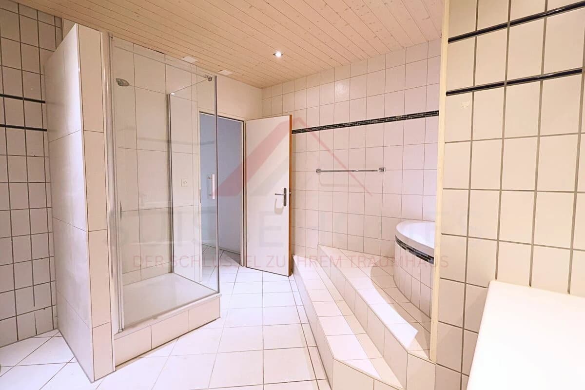 Atriumgebäude mit 220 m² Wohn- und 270 m² Gewerbefläche in Thörishaus (Neuenegg BE) - vielseitig nutzbar