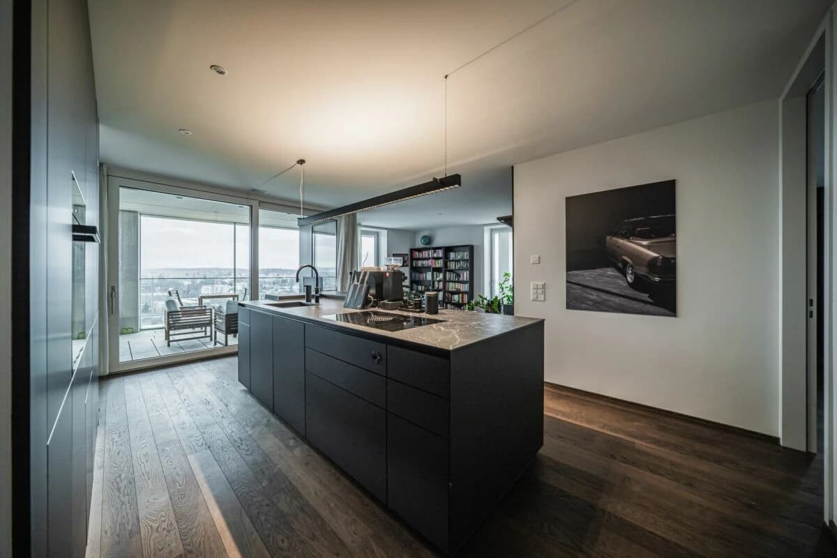 Seltene 3.5-Zimmer-Etagenwohnung im 16. OG mit toller Fernsicht in den Twin-Towers «The Metropolitans»